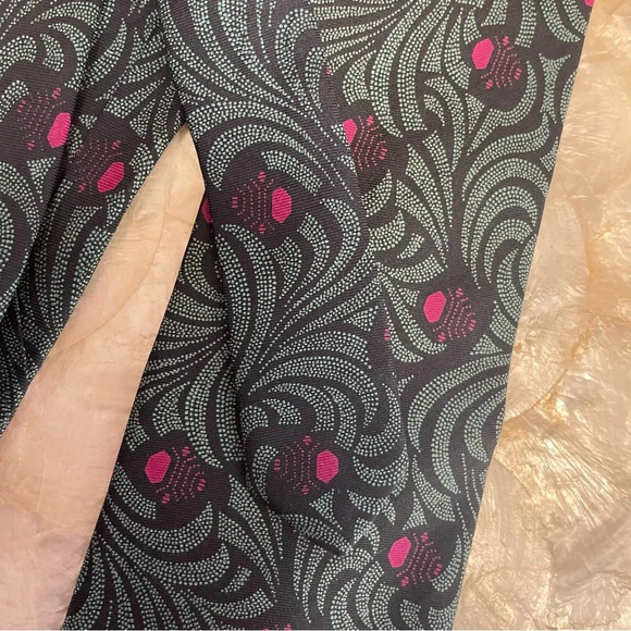 Mens 100% silk tie green abstract made in Italy - Picture 3 of 7